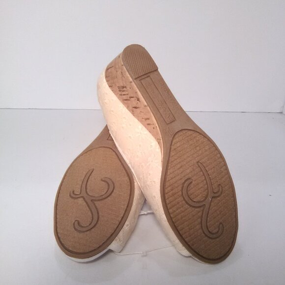 American Eagle Kids/Little Girls Wedge Heel Shoes Color Cream Size 10 1/… - Picture 5 of 9